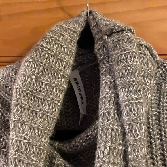 Cute Cropped Sweater - Picture 3 of 3